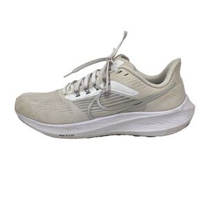 Nike Air Zoom Pegasus 39 Size 8.5 White Grey Fog Sneakers (Retail Price $120)